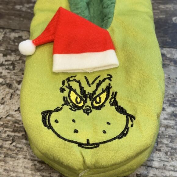 The Grinch Slipper Socks Large XL Christmas Fleece‎ Santa Hat BioWorld Cozy NWT - Picture 2 of 7
